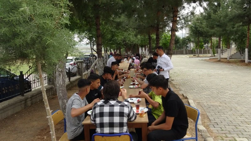 GERCÜŞ KAYMAKAMI ÖĞRENCİLERİN İSTEKLERİNİ DİNLEDİ
