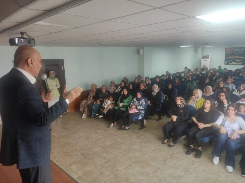 PROF. DURSUN’DAN VELİLERE KONFERANS