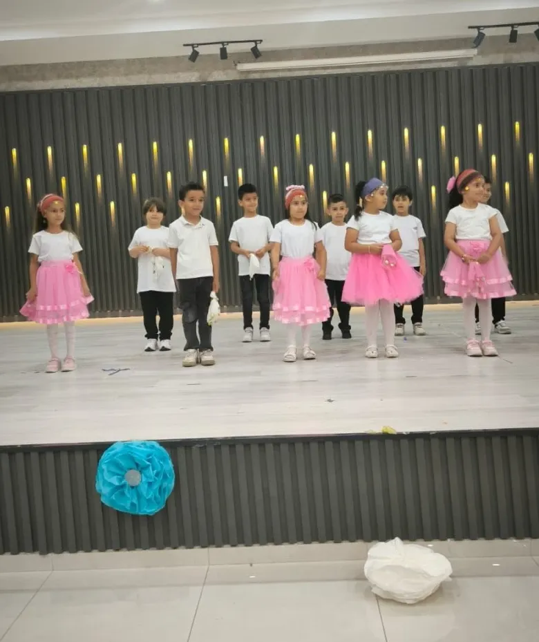MİNİKLERDEN YILSONU ŞENLİĞİ