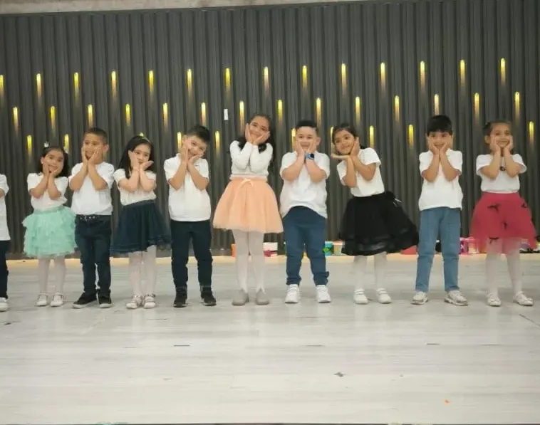 MİNİKLERDEN YILSONU ŞENLİĞİ