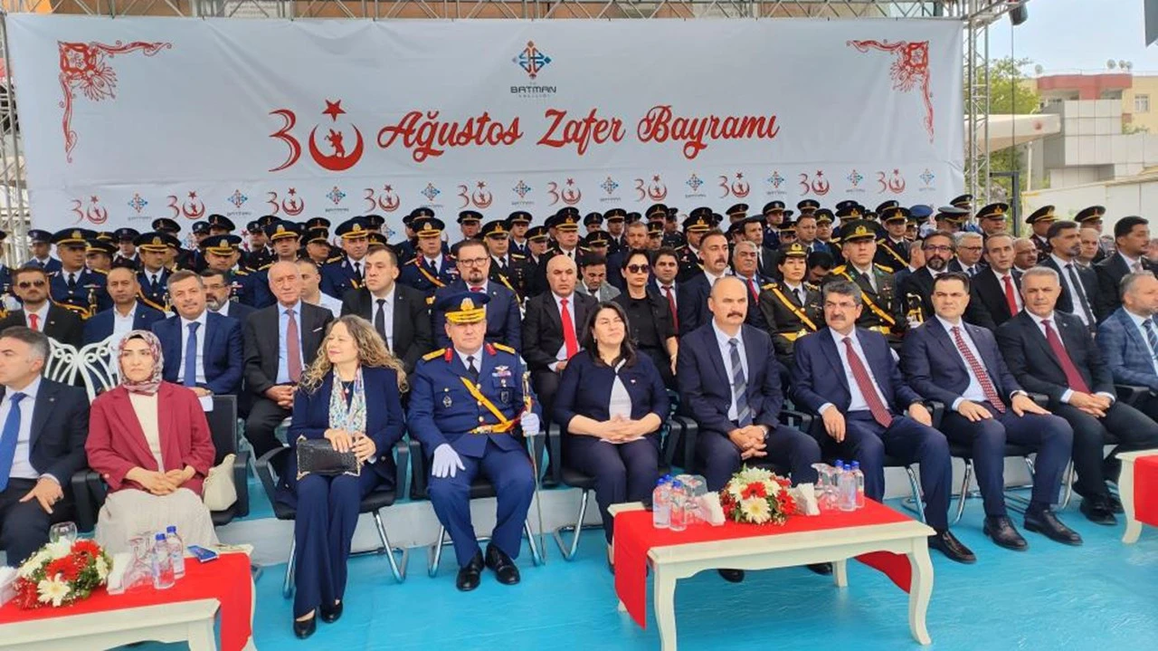 BATMAN&rsquo;DA ZAFER COŞKUSU