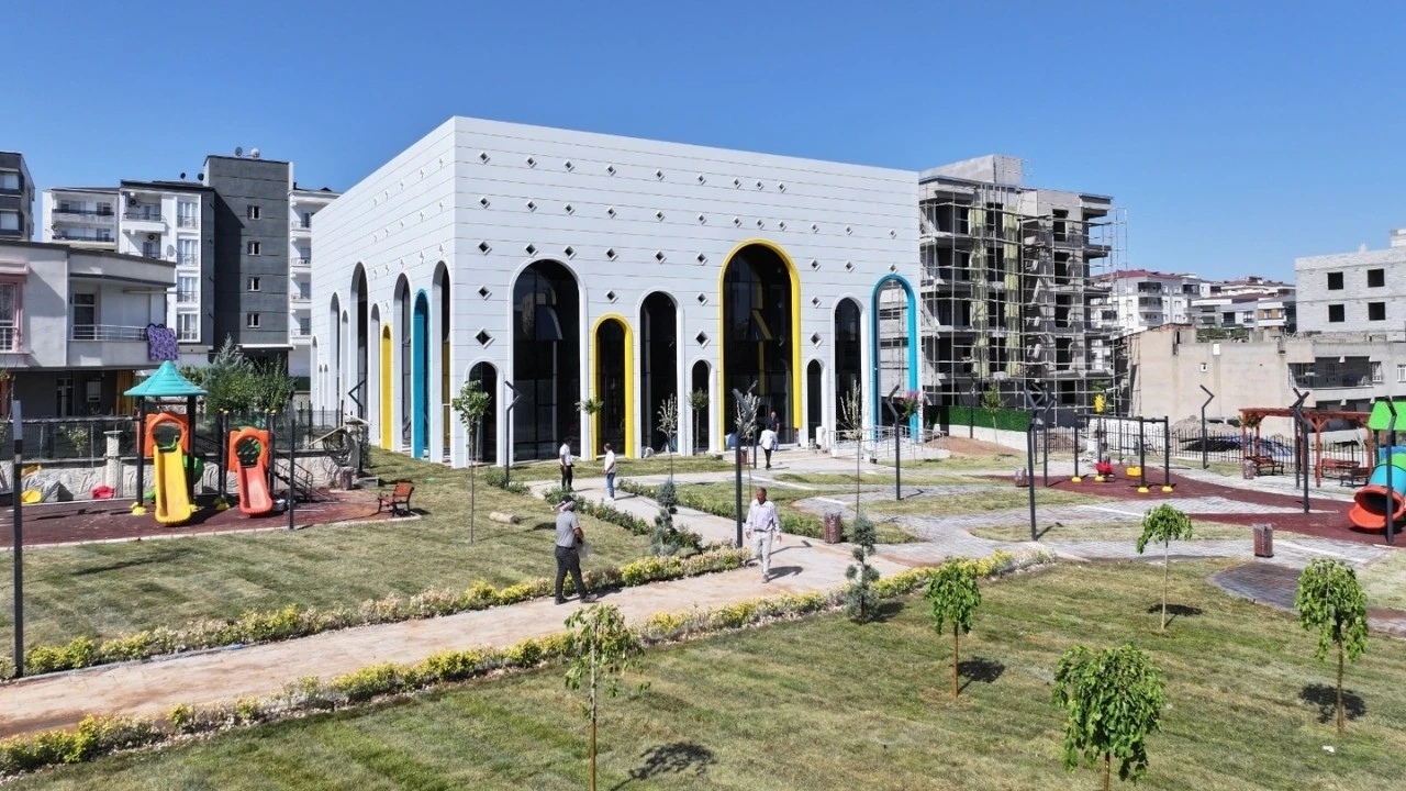 BEBEK VE &Ccedil;OCUK K&Uuml;T&Uuml;PHANESİ GELİYOR