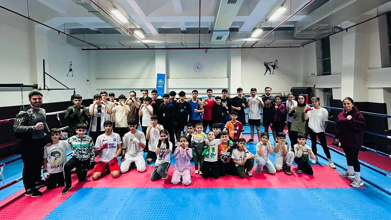 BOKSA YOĞUN İLGİ: 140 SPORCU RİNGDE