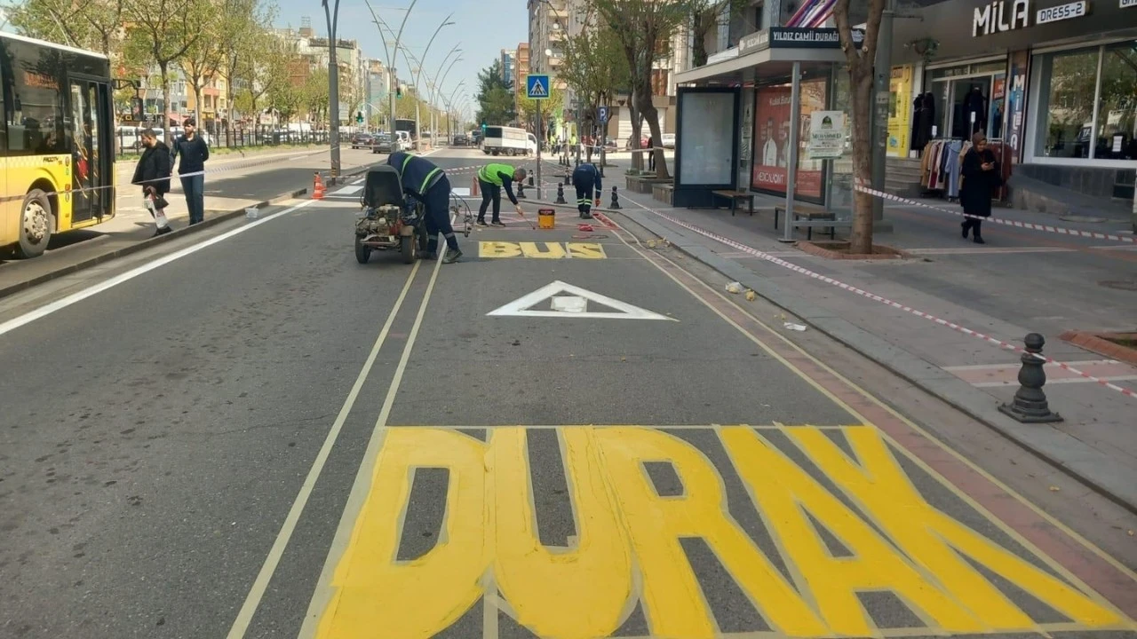 BULVARLARDA YOL &Ccedil;İZGİLERİ YENİLENDİ
