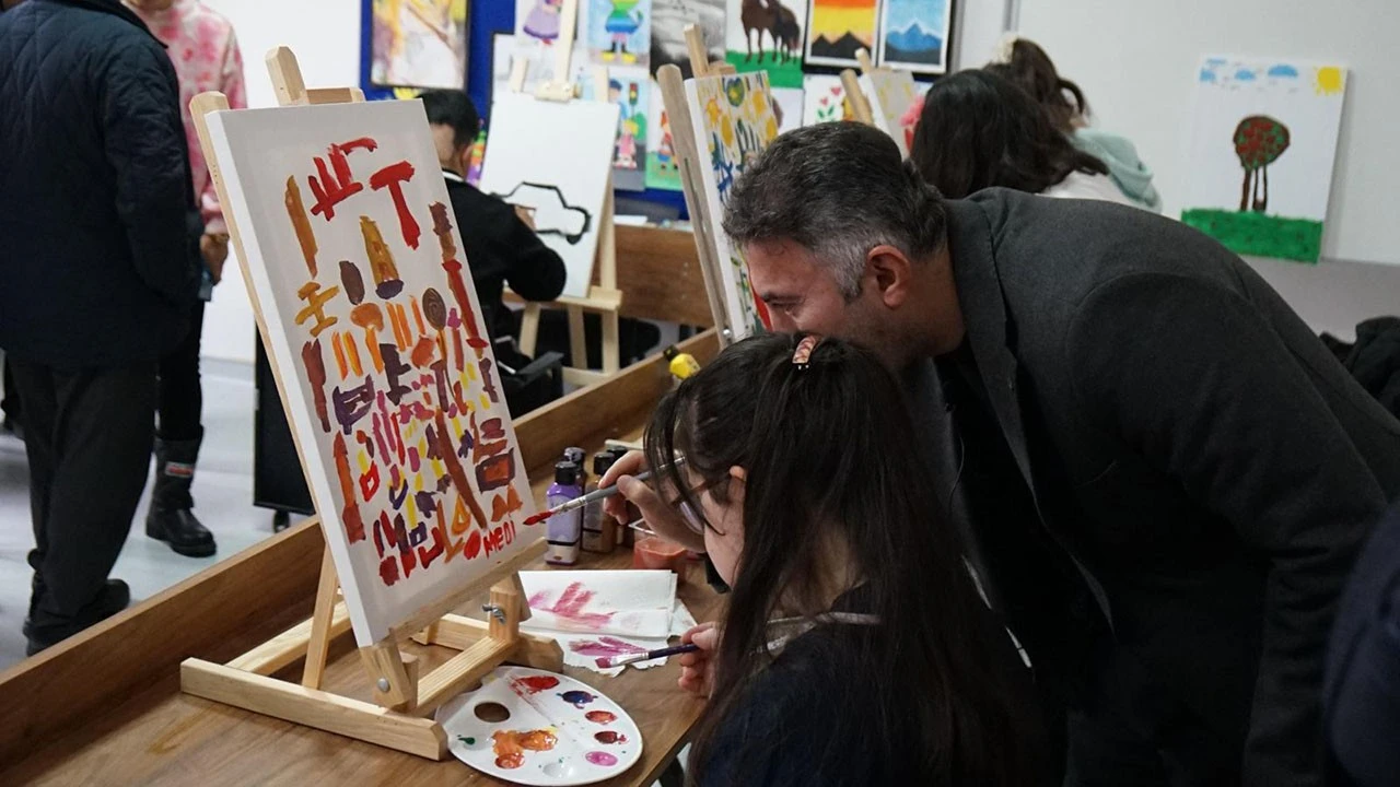 ENGELLİ &Ccedil;OCUKLARA SANAT AT&Ouml;LYESİ