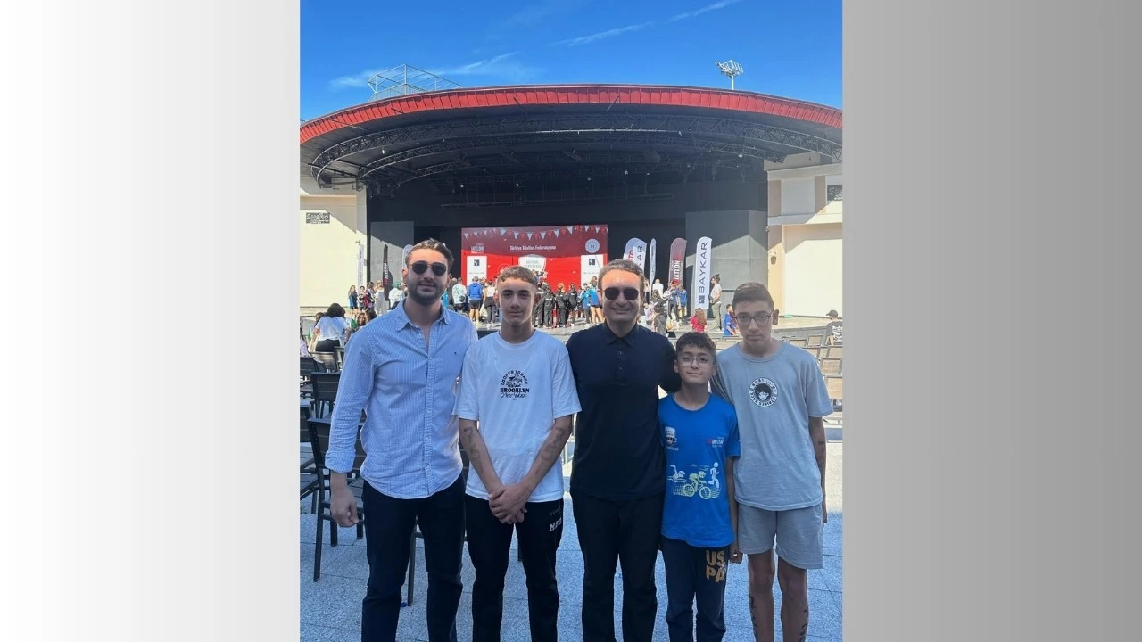 TRİATLON TAKIMI KENTE GURURLA DÖNDÜ