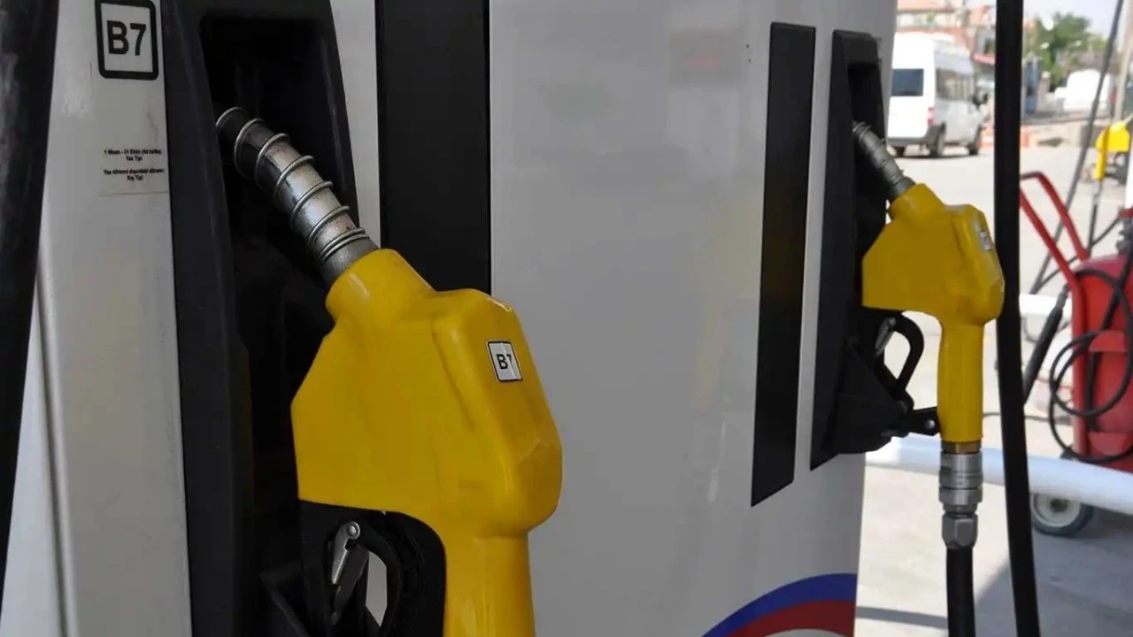 MOTORİNE YENİ ZAM: BAZI İLLERDE 70 TL&rsquo;Yİ AŞTI