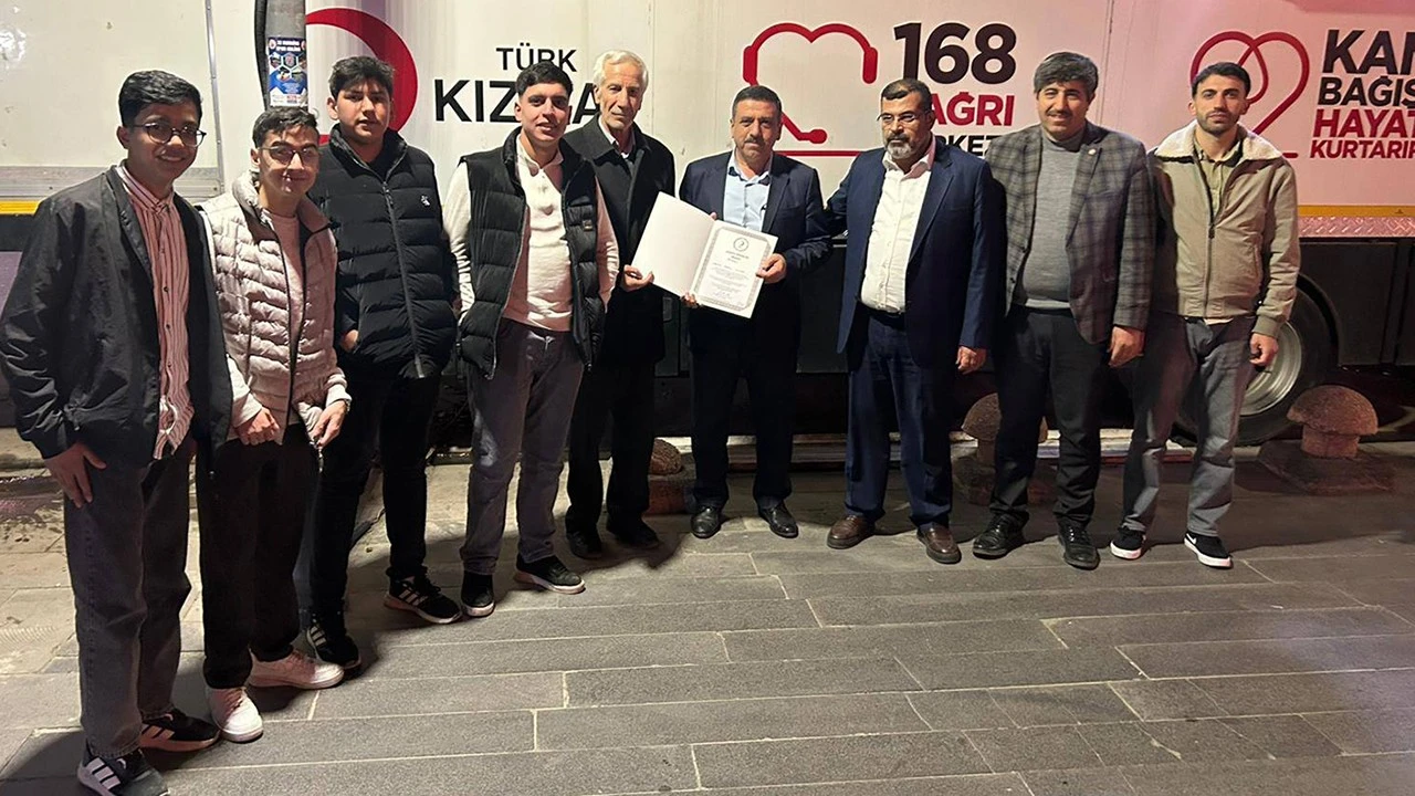 TERAVİH SONRASI KIZILAY&rsquo;A YOĞUN İLGİ