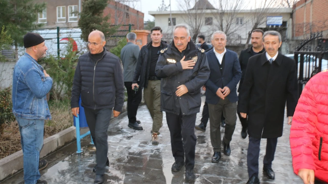 EMNİYET M&Uuml;D&Uuml;R&Uuml; KARA İFTARINI MAHALLELİLERLE A&Ccedil;TI