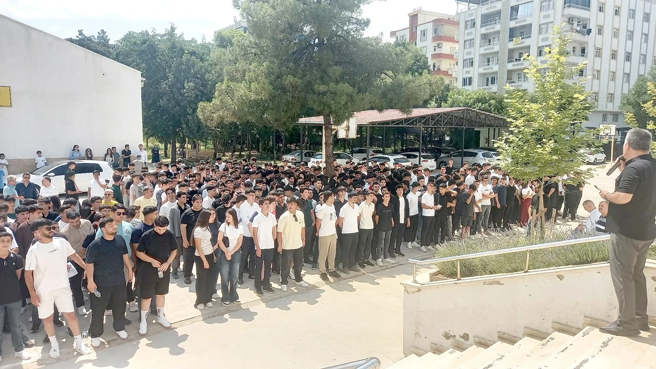 &Ouml;ĞRENCİLERİN Y&Uuml;ZDE 65&rsquo;İ BELGE ALDI