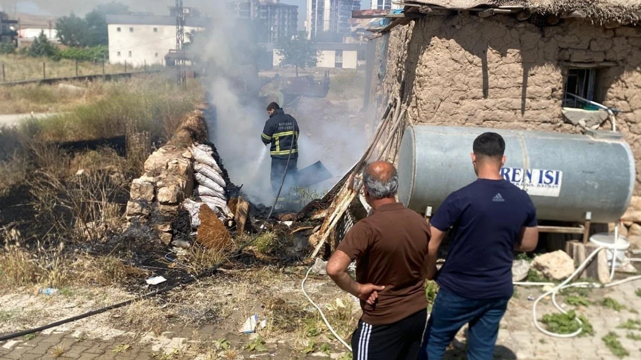 MEZARLIK YANINDAKİ YANGIN KORKUTTU