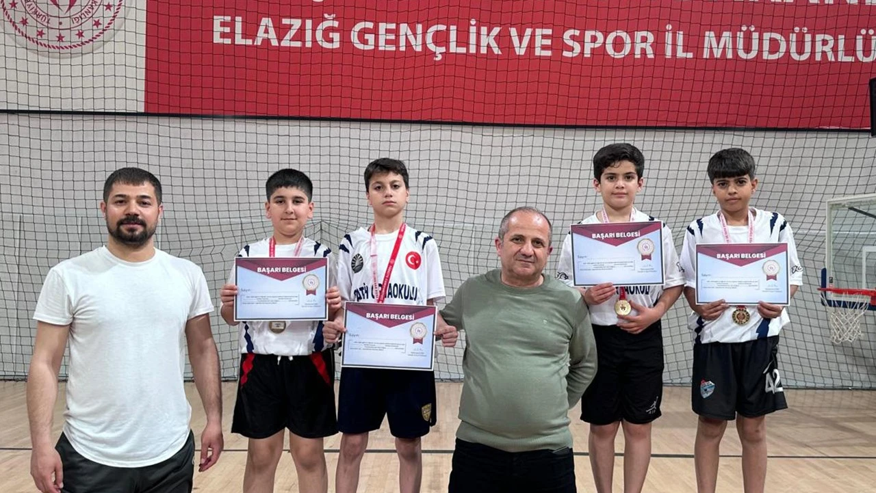 FATİH ORTAOKULU T&Uuml;RKİYE ŞAMPİYONASI&rsquo;NA KATILACAK