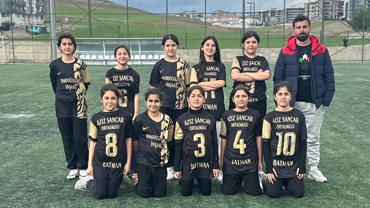 SOFTBOL TURNUVASINDA ZİRVE AZİZ SANCAR&rsquo;IN