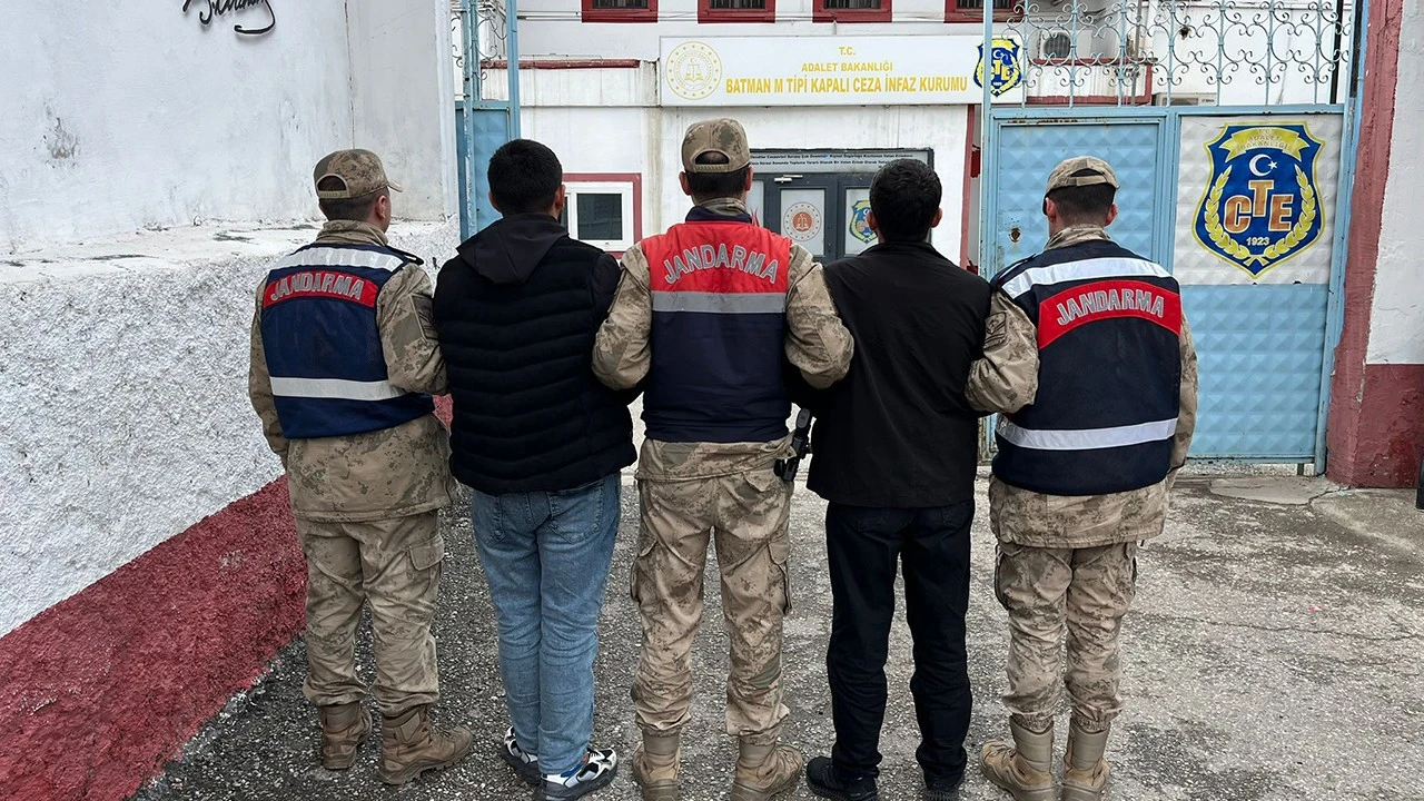 15 YIL &Uuml;ZERİ CEZALI 2 FİRARİ YAKALANDI