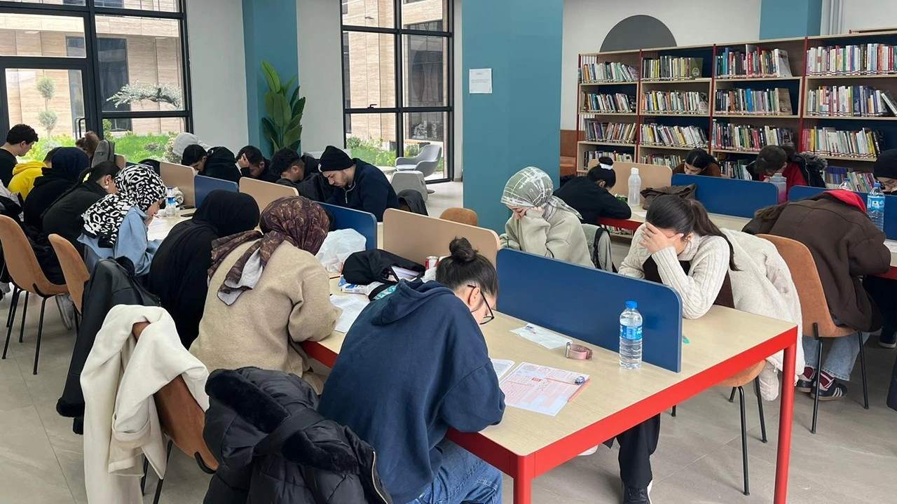 SINAVLARA &Uuml;CRETSİZ DESTEK