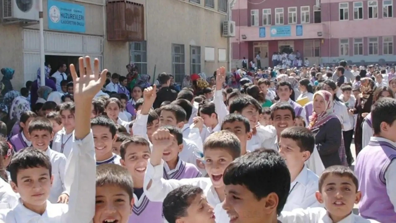 TATİL ZİLİ CUMA &Ccedil;ALIYOR