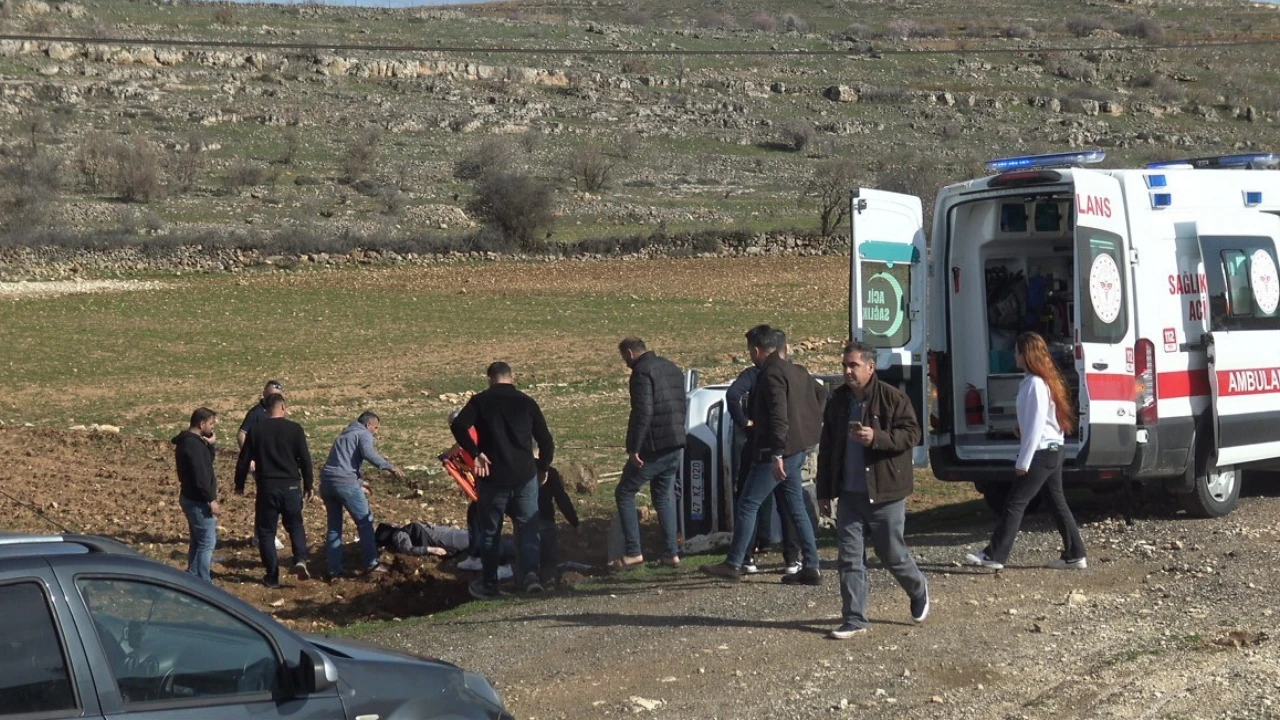 GERC&Uuml;Ş&rsquo;TE OTOMOBİL TAKLA ATTI: 5 YARALI