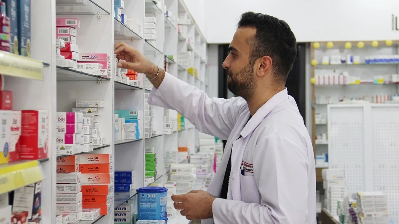 ECZACILAR: İLAÇ KRİZİ DERİNLEŞİYOR
