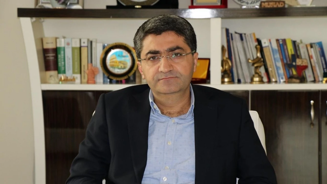 EKMEN: GARİBANIN PARASI PATRONA AKTARILIYOR