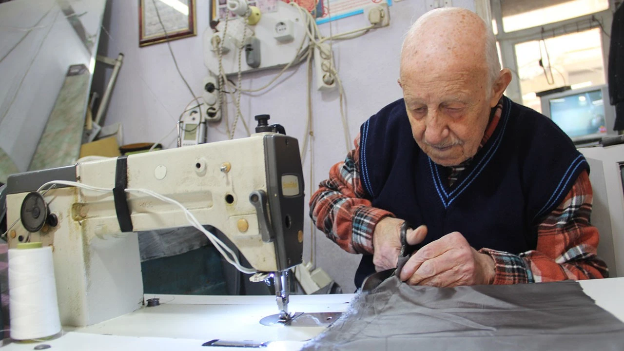 50 YILLIK TERZİ MESLEĞİNİ ANLATTI