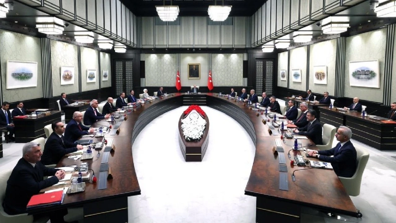KABİNE BUG&Uuml;N TOPLANIYOR: G&Uuml;NDEM YOĞUN