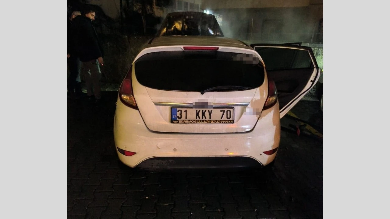 PARK HALİNDEKİ OTOMOBİL YANDI 