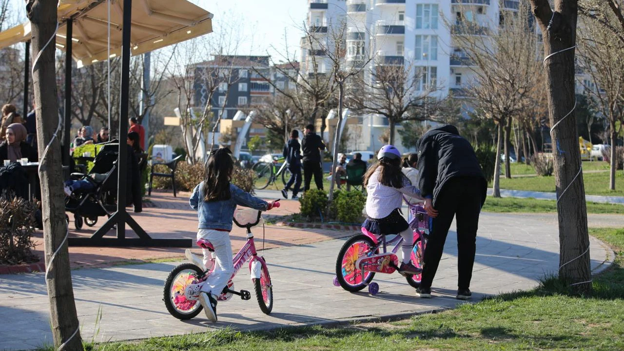 BATMAN&rsquo;DA G&Uuml;NEŞLİ HAVA PARKLARA İLGİYİ ARTIRDI