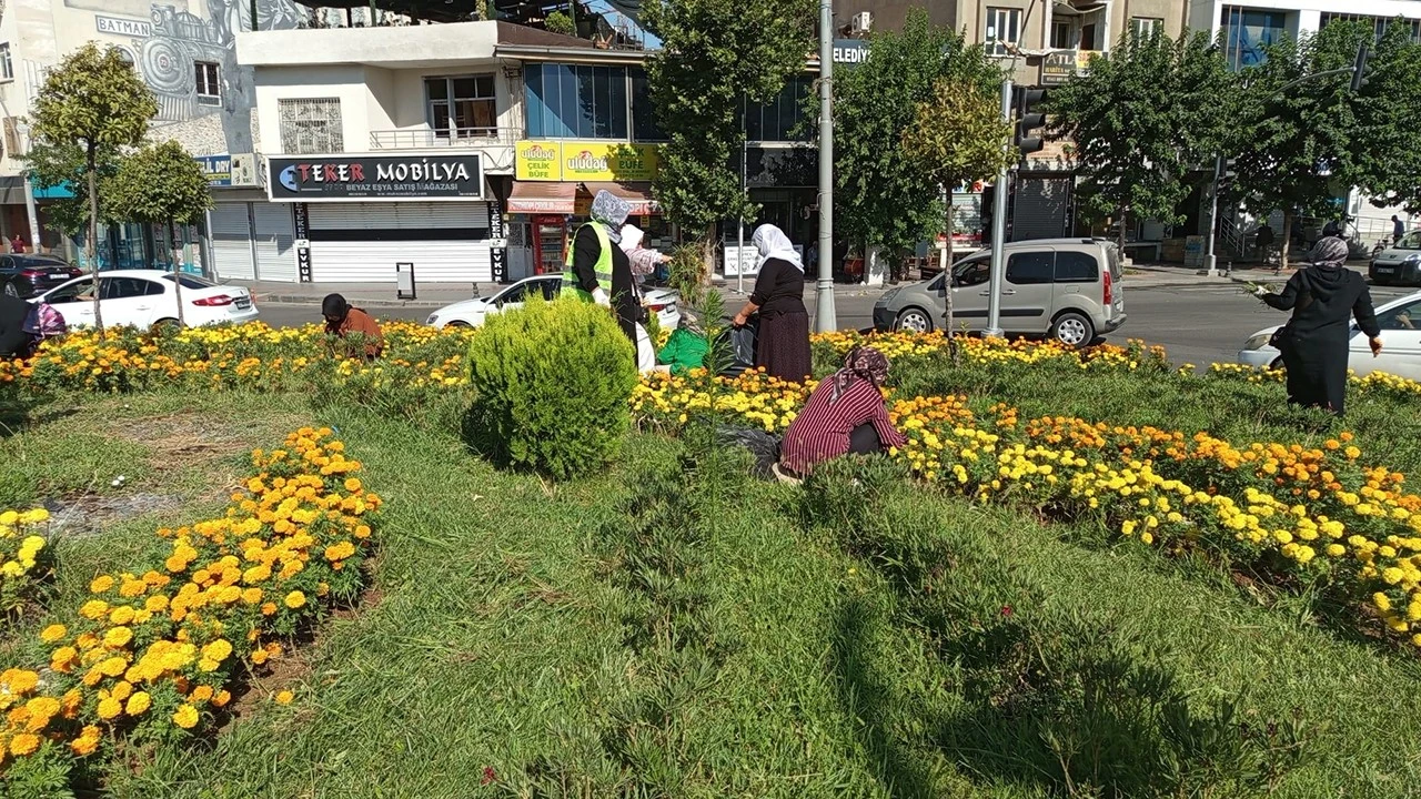 70 BİN &Ccedil;İ&Ccedil;EĞE KADIN ELİ DEĞDİ