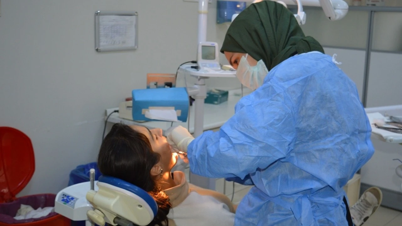 RUH SAĞLIĞI İLE DİŞ SAĞLIĞI BİRBİRİNİ ETKİLİYOR