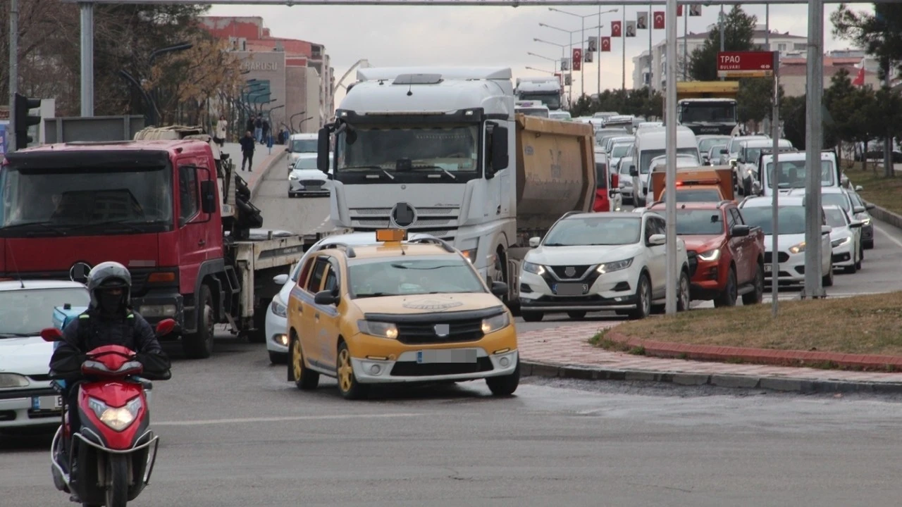 S&Uuml;R&Uuml;&Ccedil; EĞİTMENİNDEN KRİTİK UYARI