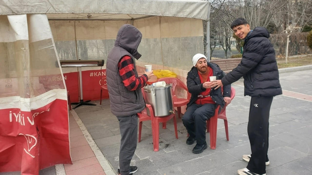 KIZILAY&rsquo;IN SICAK &Ccedil;ORBASI G&Ouml;N&Uuml;LLERİ ISITIYOR