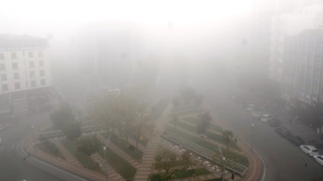 SİSLİ HAVALARDA TRAFİK UYARISI:SÜRÜCÜLER DİKKATLİ OLMALI