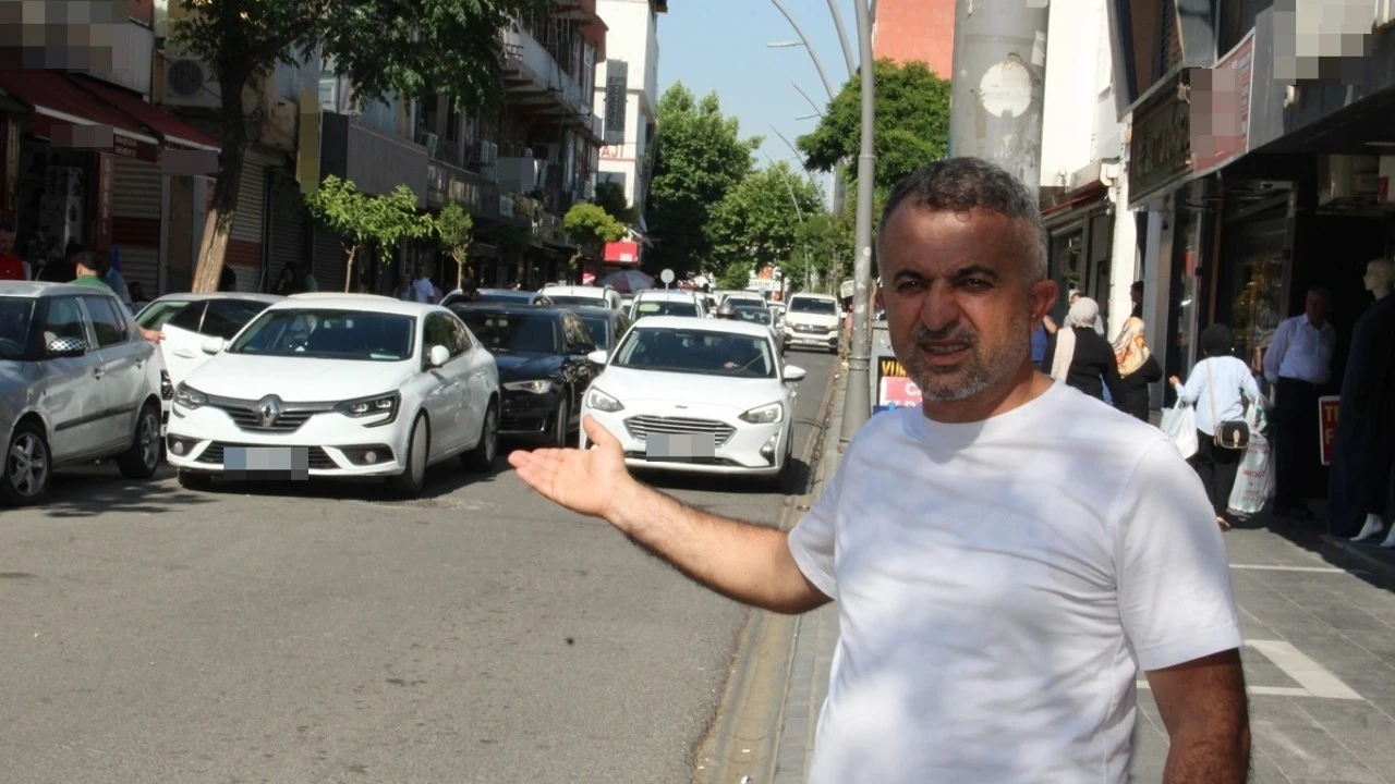 TRAFİK YOĞUNLUĞU ESNAFI VE VATANDAŞI ZORLUYOR 