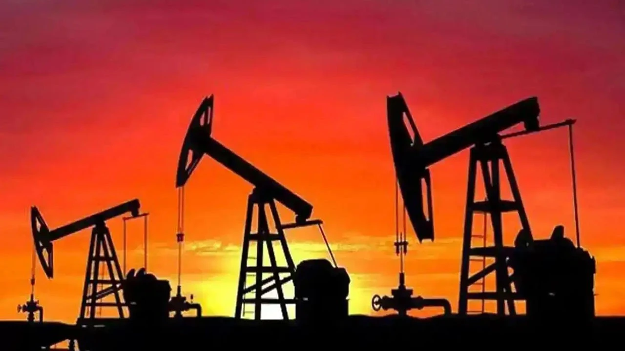 PETROL FİYATLARI SAVAŞIN ETKİSİYLE REKOR KIRIYOR