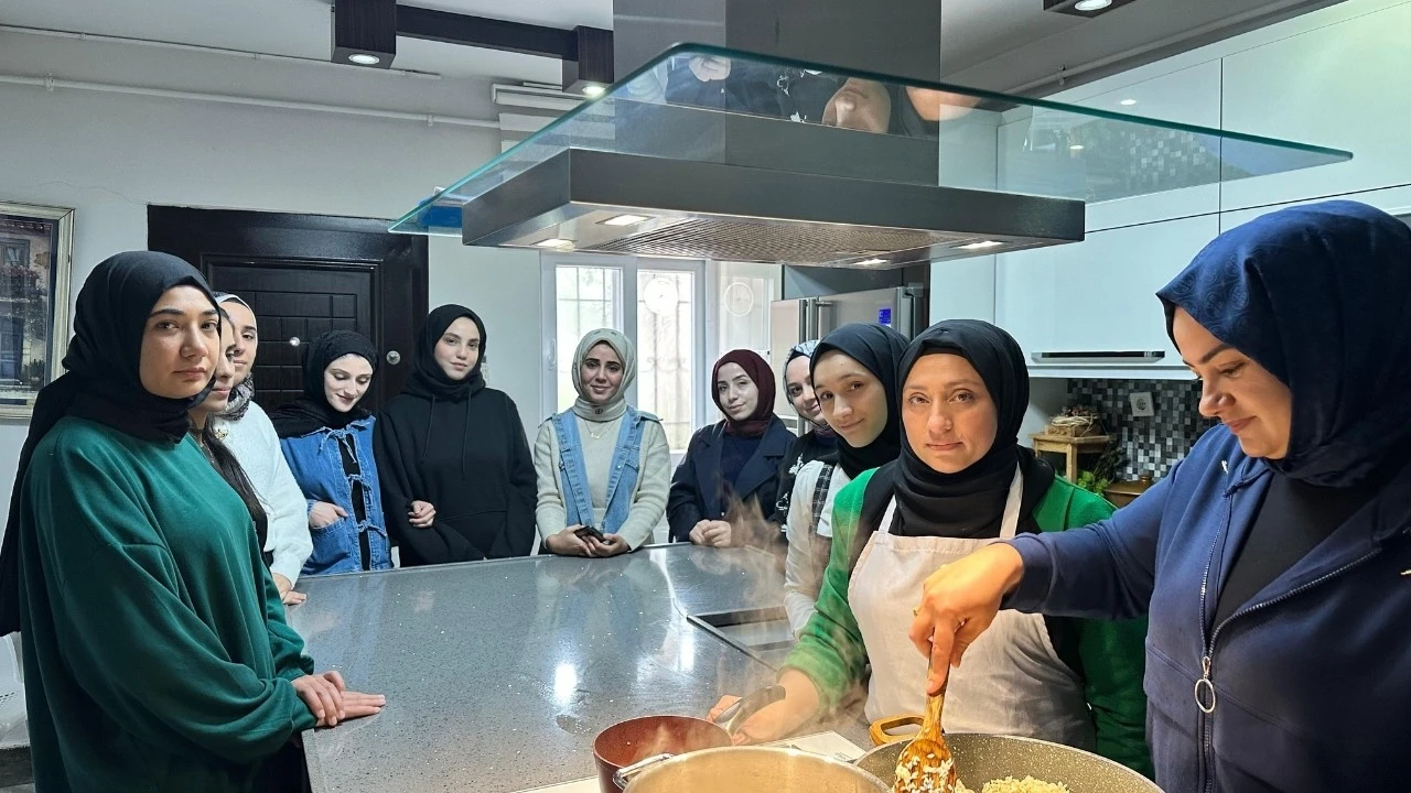 ADEM’LERDE AŞÇILIK KURSUNA YOĞUN İLGİ