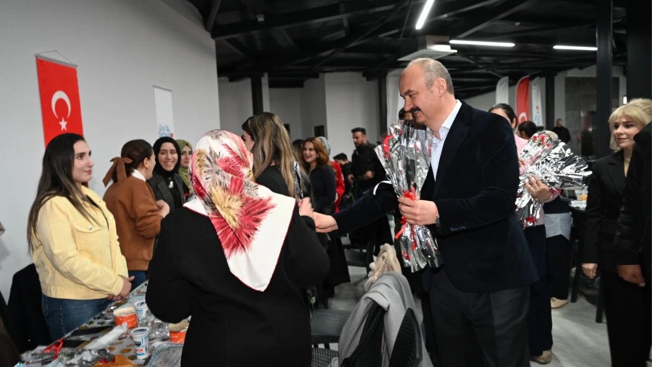 8 MART&rsquo;TA KADINLARA VEFA SOFRASI