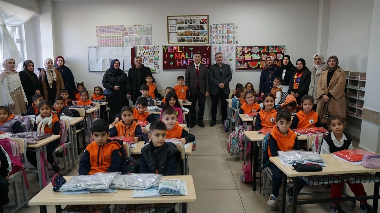 EL EMEĞİ KIYAFETLER İLKOKUL ÖĞRENCİLERİNE