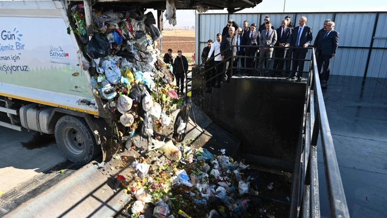 VALİ CANALP DEM’LİLERE SORDU: 7 AYDA 2 MİLYAR 700 MİLYON LİRAYI NEREYE HARCADINIZ?