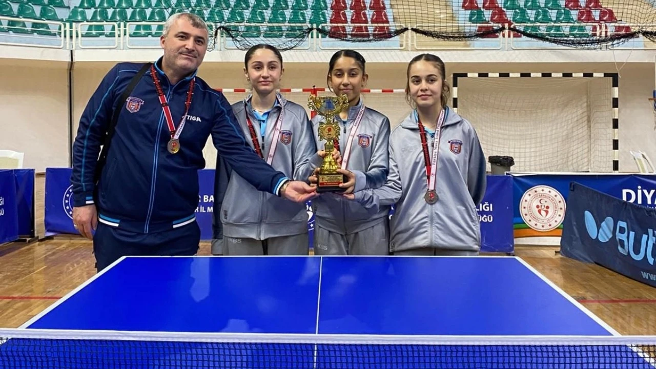 MASA TENİSİNDE ÇİFTE DERECE