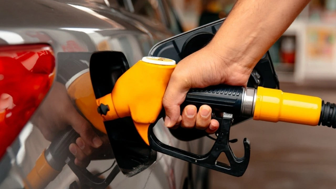 MOTORİNDE İNDİRİM BEKLENTİSİ