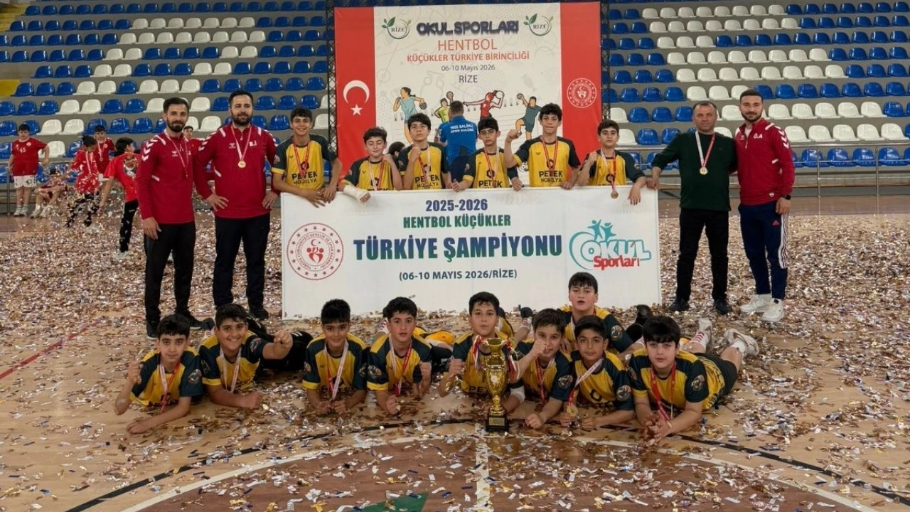 PETROL ORTAOKULU T&Uuml;RKİYE ŞAMPİYONU OLDU