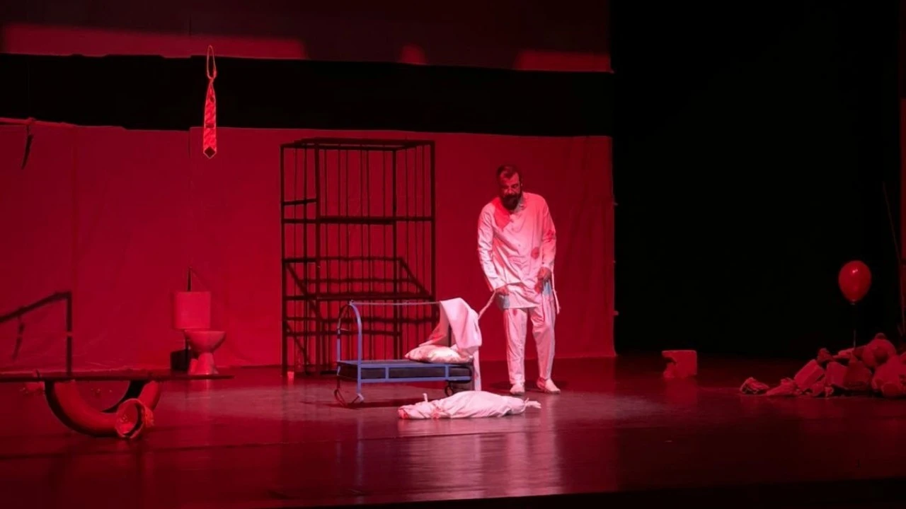 SANATSEVERLERDEN MANCU’YA TAM NOT