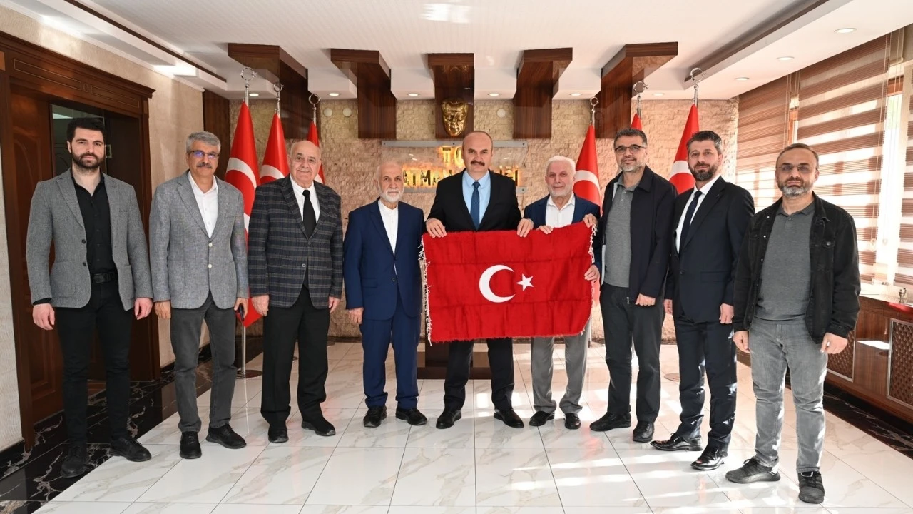 SİİRTLİLER DERNEĞİ&rsquo;NDEN VALİ CANALP&rsquo;E ZİYARET