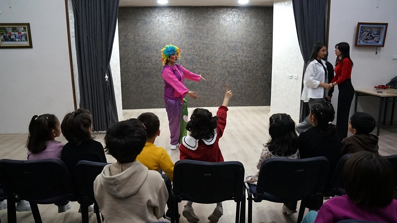 SOSYAL PROJEYLE Y&Uuml;ZLER G&Uuml;LD&Uuml;