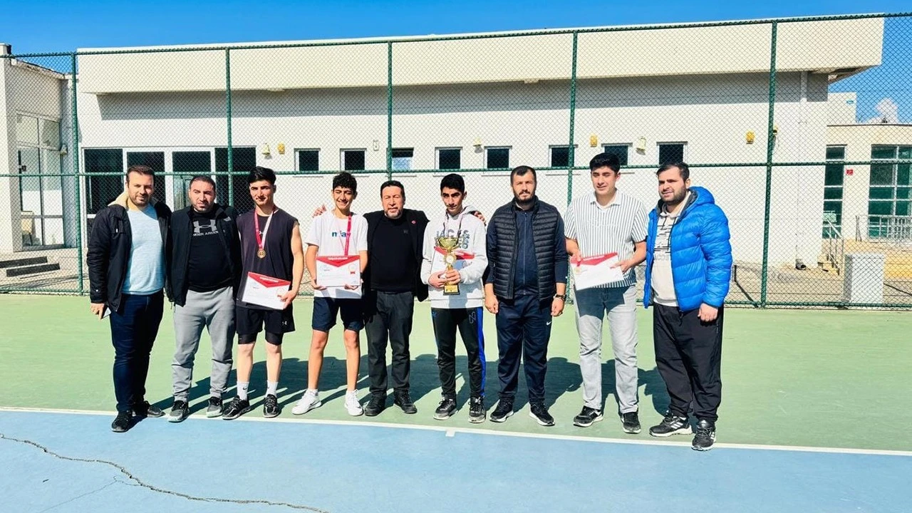 VEYSEL KARANİ TENİSTE İL ŞAMPİYONU OLDU