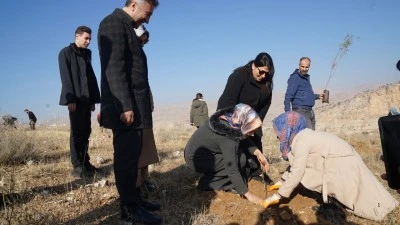 1.900 FİDANLA ÇEVRE SEFERBERLİĞİ