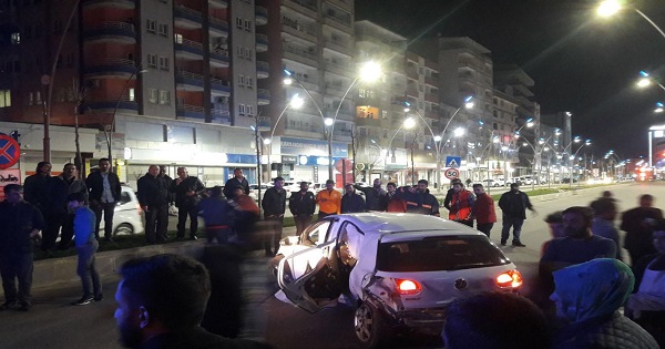 2 OTOMOBİL ÇARPIŞTI, 3 KİŞİ YARALANDIâ€¦
