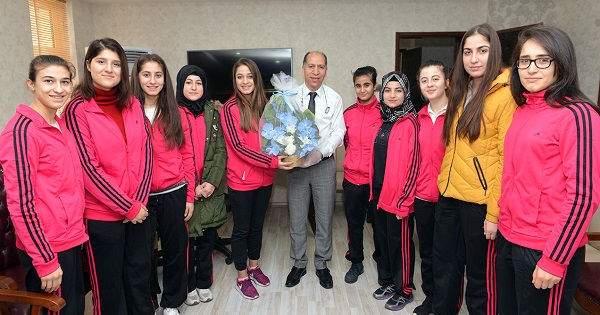 Özer, basketçileri ağırladı