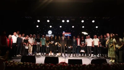 9 İLDEN GENÇLER SAHNEDE YETENEKLERİNİ GÖSTERDİ
