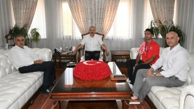 AVRUPA ŞAMPİYONU MAZLUM DEMİR’DEN VALİ CANALP’E ZİYARET